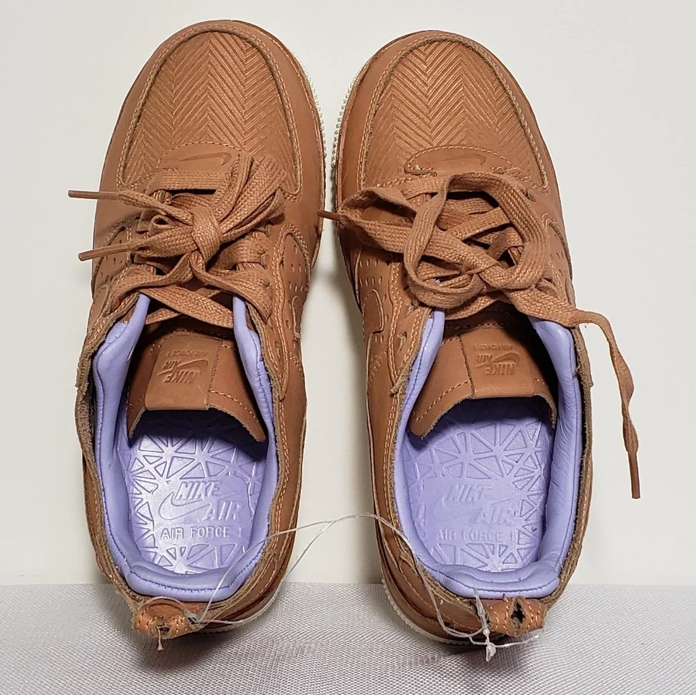 ❤️NIKE NWOT! Women's Force 1 sneakers 🤍size 6